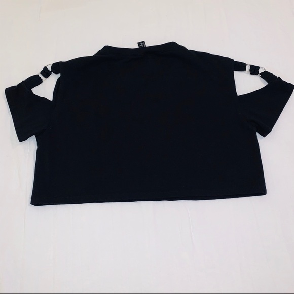 4/$25♦️ FOREVER21 Black Cold Shoulder Crop Top Tee - Picture 4 of 4